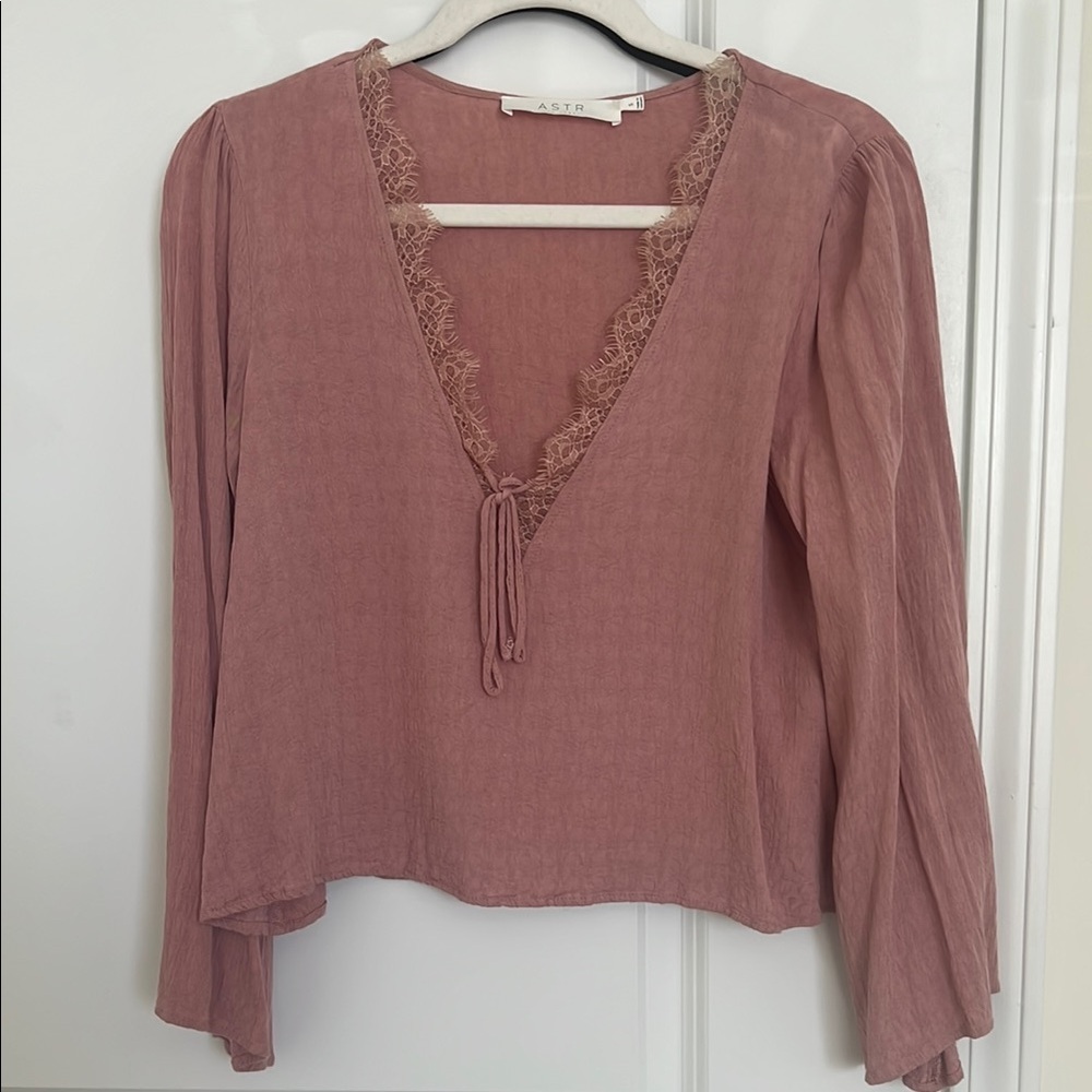 ASTR Women's Pink Lace Trim Top